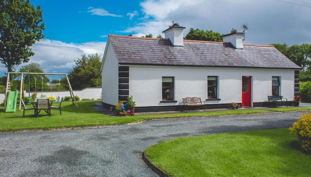 Stunning 3-Bedroom House With Private Garden Carracastle