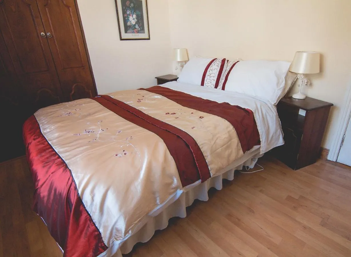 Stunning 3-Bedroom House With Private Garden Carracastle Holiday home