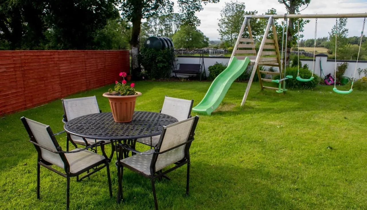 Stunning 3-Bedroom House With Private Garden Carracastle Holiday home
